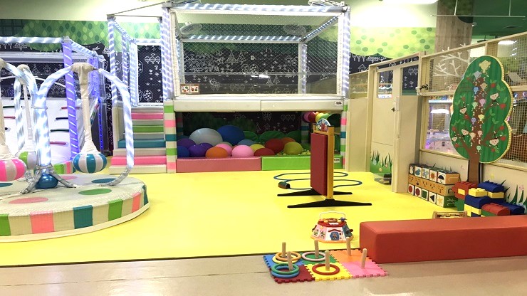 【沖縄最大級】イオン南風原 スキッズガーデン南風原店で、雨の日も安心！子供たちは思いっきり遊べる！