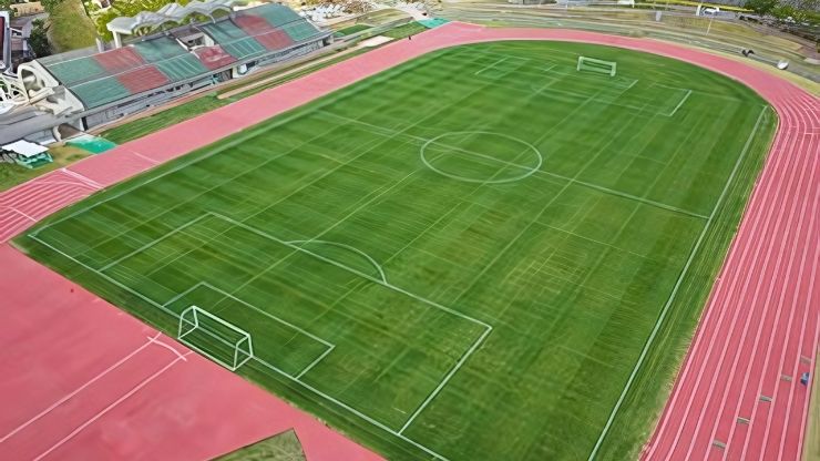 ヴィッセル神戸の沖縄サッカーキャンプ場：西原町民陸上競技場