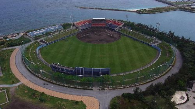 ユニオンですからスタジアム宜野湾（宜野湾市立野球場）の外観とキャンプ風景
